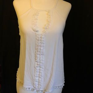 White keyhole top